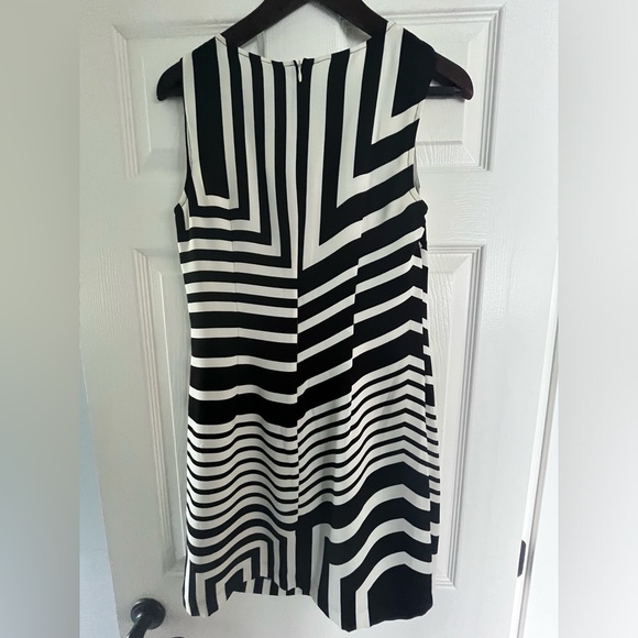 Black and white shift dress, size 6US - Picture 2 of 3